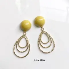 秋色マスタード×デザインしずくマットゴールドイヤリングorピアス