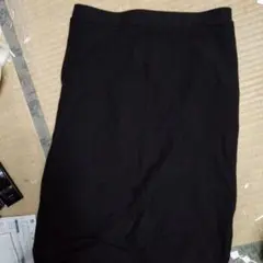 黒いタイトスカート