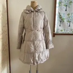 フード付きベージュ　セミロングコート