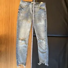 Bershka スキニーデニム ダメージ加工 カットオフのサムネイル