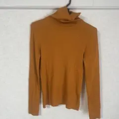 オレンジタートルネック