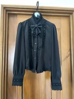 innocent world 立ち襟黒フリルブラウス