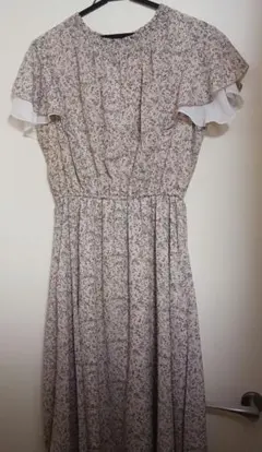 マジェスティックレゴン　花柄ワンピースのサムネイル