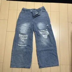 ダメージ加工ライトブルーデニムパンツ