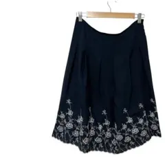 ネイビー フレアスカート 花柄刺繍　ひざ丈　ウエスト76 大きいサイズ　可愛い