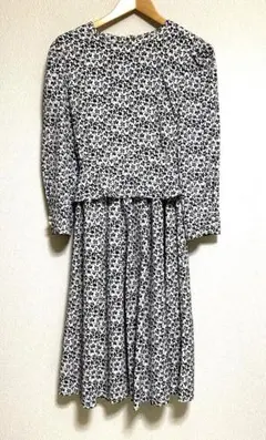 花柄長袖ワンピース パールボタン付き