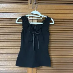 Brandy Melville 黒フリルタンクトップ