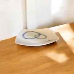 新品　美品　未使用　陶器　青い円デザインの四角い皿