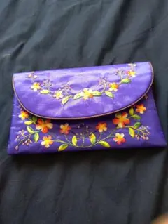 紫色 刺繍ポーチ