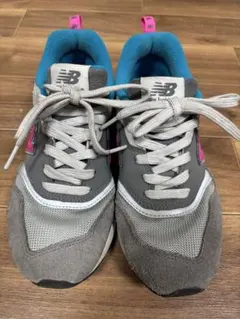 New Balance スニーカー グレー/ピンク 23センチ