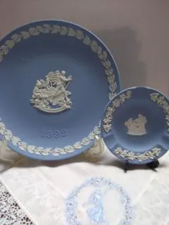 WEDGWOOD ジャスパー クリスマスプレート 1992年と灰皿２点組のサムネイル