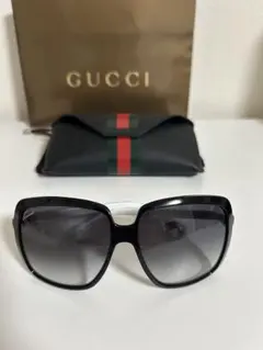 GUCCI グッチ　サングラス ブラック×ホワイト ウェリントンのサムネイル