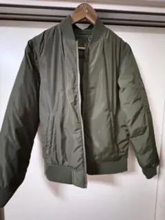 オリーブグリーン MA-1ジャケット