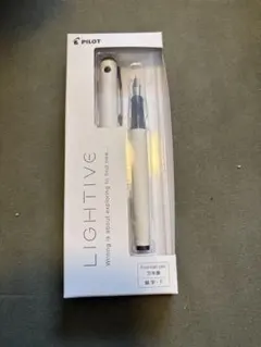 PILOT LIGHTIVE 万年筆 オフホワイト 細字 Fのサムネイル
