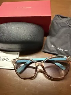 Salvatore Ferragamo サングラス　クリアフレームのサムネイル