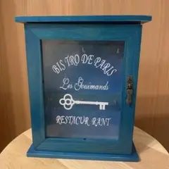 ビストロスタイルの青いディスプレイケース