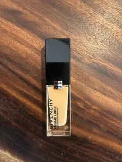 Givenchy Glow Serum Foundation 30mlのサムネイル