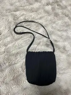 COS コス　ショルダーバッグ　巾着バッグ　黒　ブラック　ナイロン素材