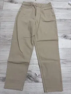 ベージュ チノパン