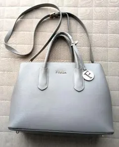美品✨フルラ テッサ トートバッグ レザー グレー　底鋲 自立 A4 通勤 通学 美品✨フルラ テッサ トートバッグ レザー グレー 底鋲 自立 A4