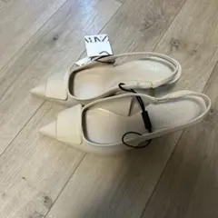 ZARA ベージュ ポインテッドトゥ サンダル