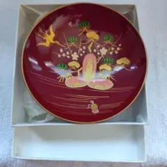 おめでたい柄の赤い漆器 椀 花と鳥の装飾 箱付き 盃