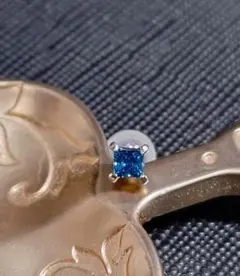 Ptプリンセスカットブルーダイヤモンドピアス(片耳、キャッチあり)①