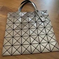 限定カラーBAOBAO ISSEY MIYAKEルーセントメタリックトートバッグのサムネイル