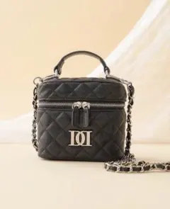 ダーリッチ キルティングバッグ　ハンドバッグ キルティングスクエアミニバッグ(シルバーパーツ)（ハンドバッグ