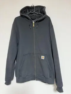 黒ジップパーカー