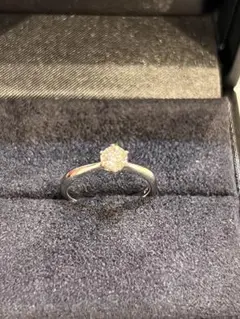 新品に近いラザールダイヤモンド LAZARE DIAMOND 0.3CT 指輪