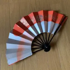 日舞　赤と白のグラデーション　扇子　箱入り