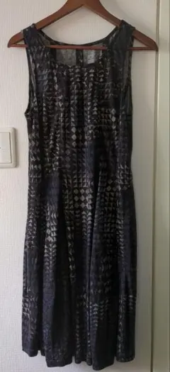 幾何学模様のノースリーブワンピース　センソユニコ　t.b