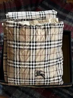 未使用　Burberry 　ダウンケット　羽毛　 膝掛け　レトロ　印字　ロゴ　綿 ひざ掛け 膝掛け 羽毛 BURBERRY 未使用 Burberry ダウンケット