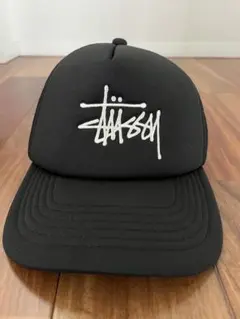Stussy ブラック メッシュキャップ
