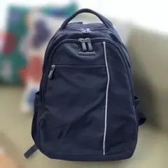 Samsonite:シンプルな黒いバックパック