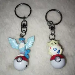 ポケモンフィギュア　鈴キ−ホルダ−　(フリーザー&トゲピー)