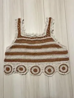 Meridian ブラウンとアイボリーのかぎ針編みビスチェ