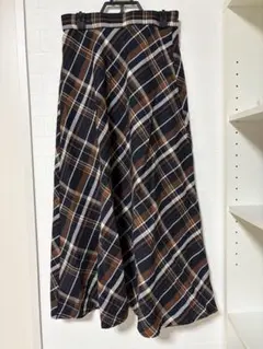 チェック柄スカート