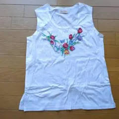 花柄刺繍 ホワイトタンクトップ