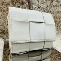 【美品】BOTTEGA VENETAホワイト 三つ折り財布 カセット