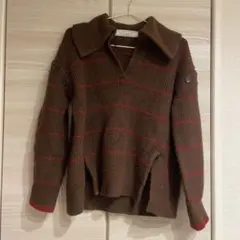 ブラウンと赤のストライプ Vネックセーター