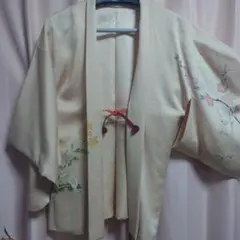 綺麗な高級お仕立て　花柄クリーム色羽織り　絹
