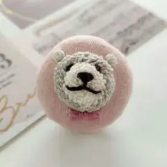刺繍ブローチ　ピンブローチ　直径約27mm