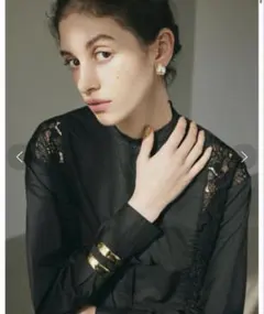 green label relaxing ELINレース付きブラック長袖シャツ