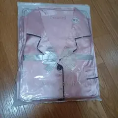 ピンクサテンパジャマ
