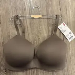 UNIQLO ワイヤレスブラ 3Dホールド EF65/70のサムネイル
