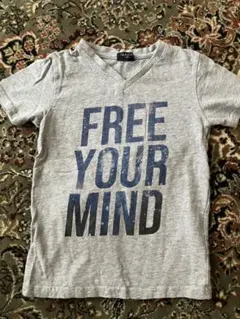 FREE YOUR MIND グレー Vネック Tシャツのサムネイル
