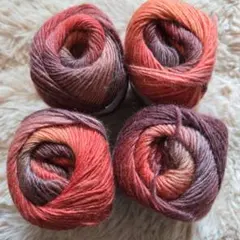 ウール100%　毛糸4玉　編み物　グラデーション