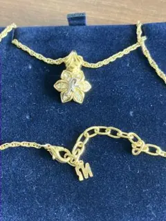 Nina Ricci フラワーモチーフ ネックレス ゴールドのサムネイル
